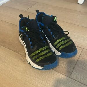 Trey Young Adidas basketball shoes